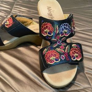 Alegria adjustable wedge platforms with embroidery size 9
